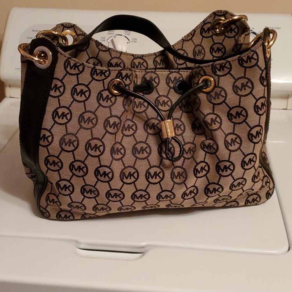 Michael Kors MK logo purse/hand bag